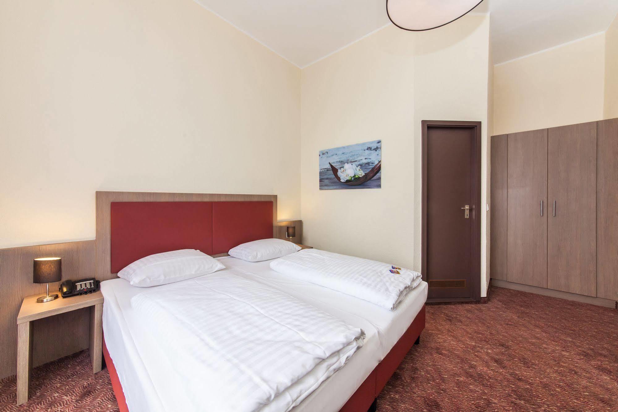 Hotel Maxim Duesseldorf City Экстерьер фото
