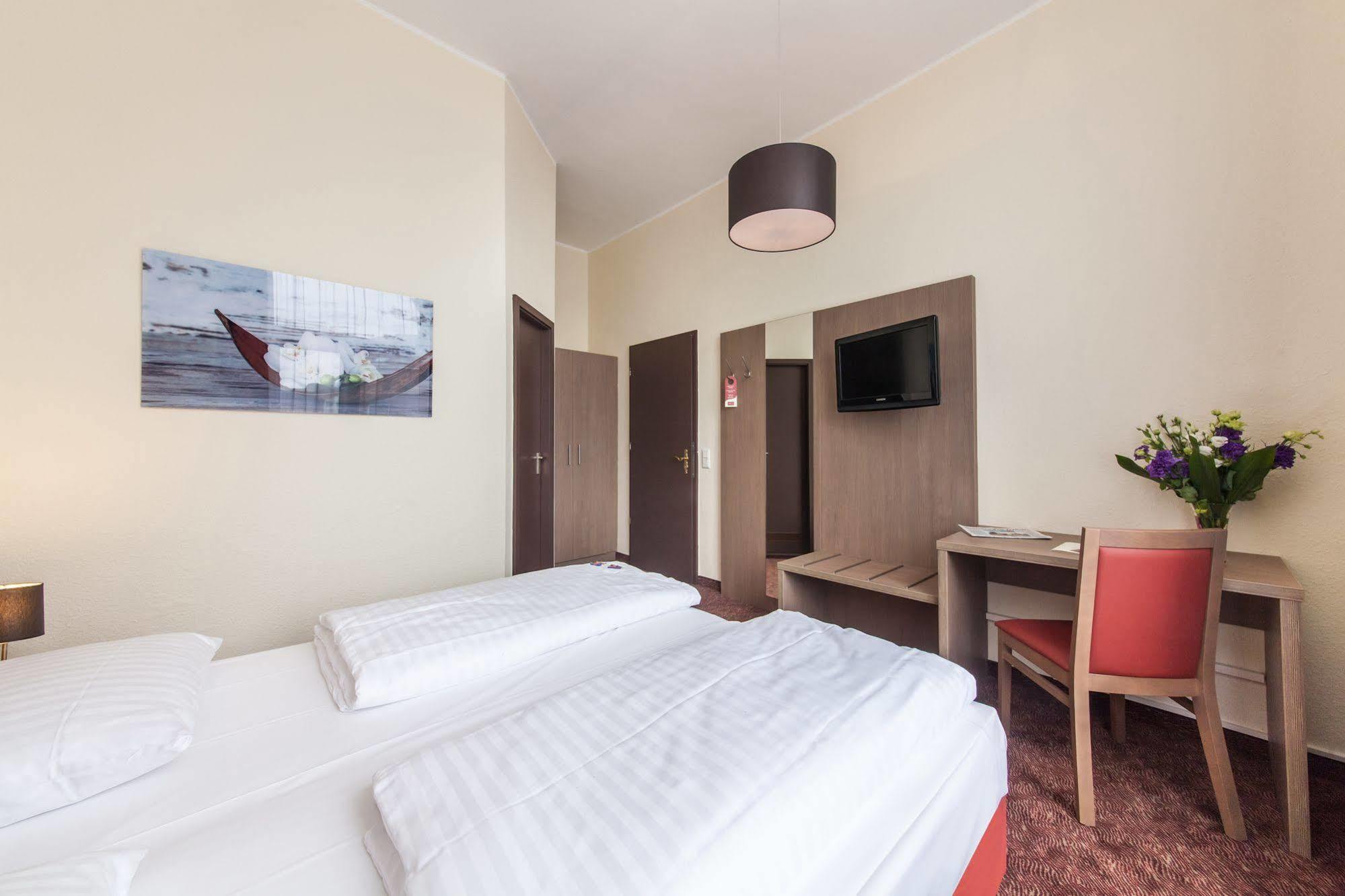 Hotel Maxim Duesseldorf City Экстерьер фото