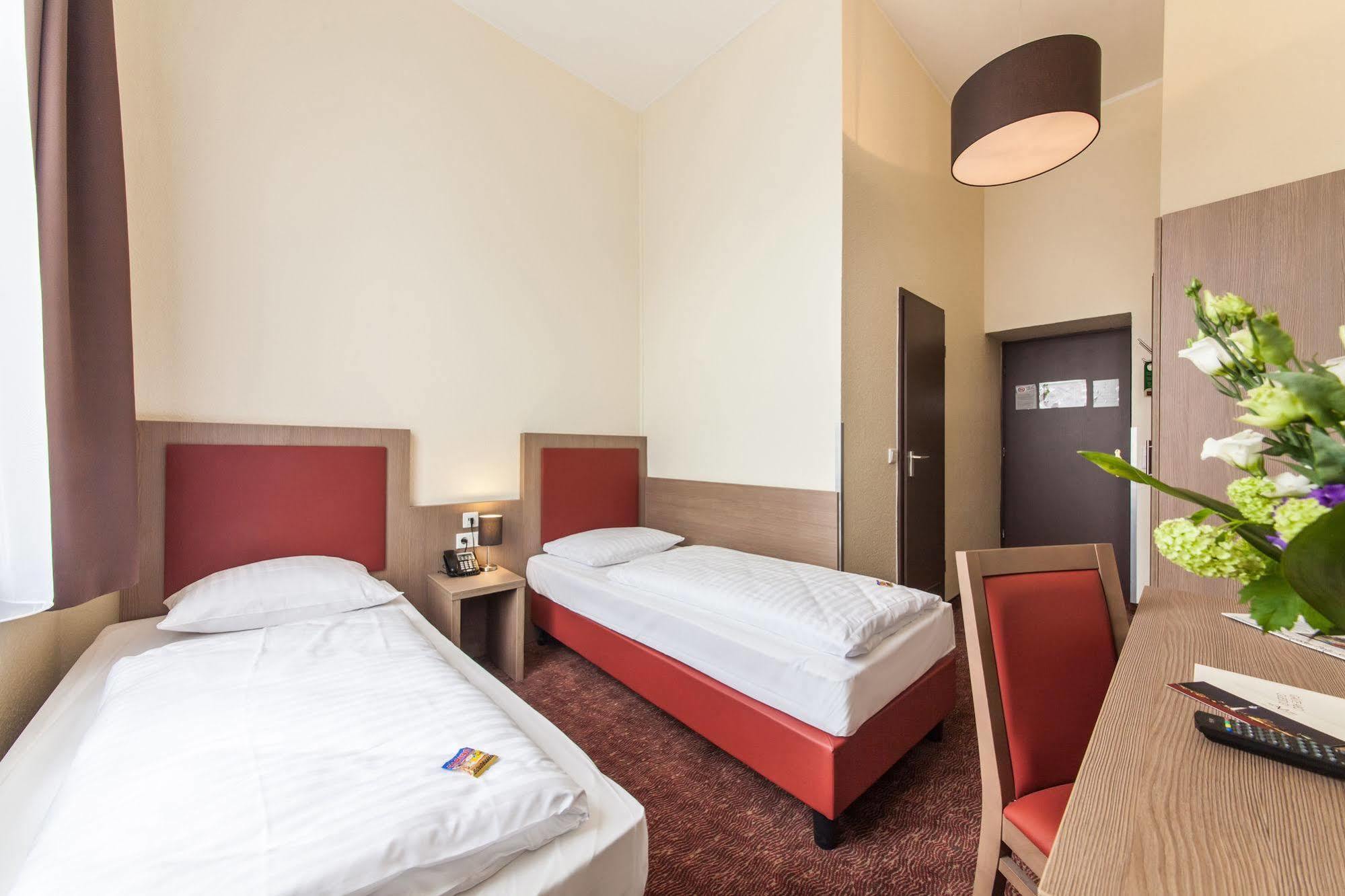 Hotel Maxim Duesseldorf City Экстерьер фото